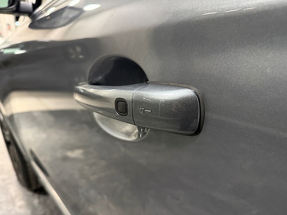 Volvo XC60 3 of 26