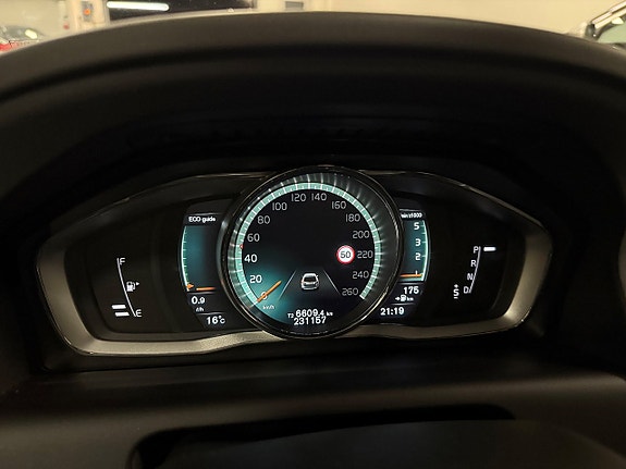 Volvo XC60 15 of 26