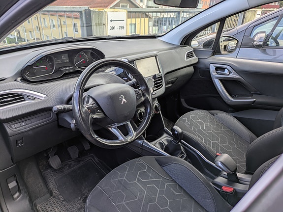 Peugeot 2008 2 of 11