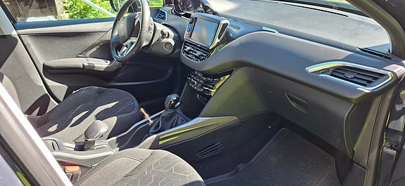 Peugeot 2008 2 of 2