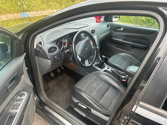 Ford Focus 5 of 9