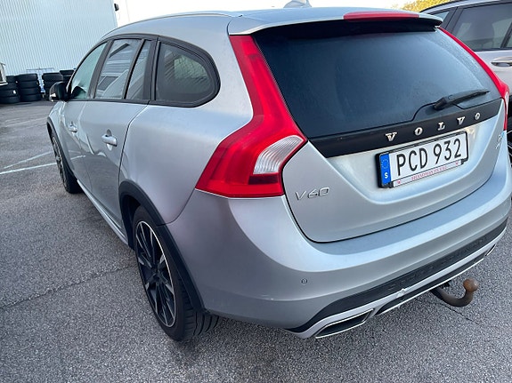Volvo V60 Cross Country 4 of 5
