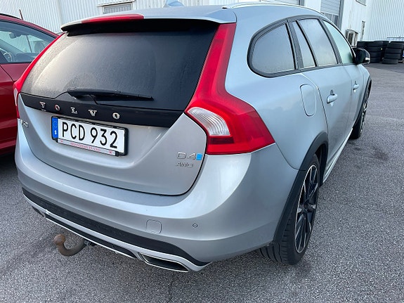 Volvo V60 Cross Country 3 of 5
