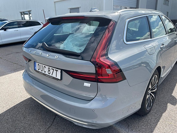 Volvo V90 3 of 5