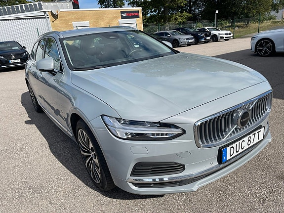 Volvo V90 2 of 5