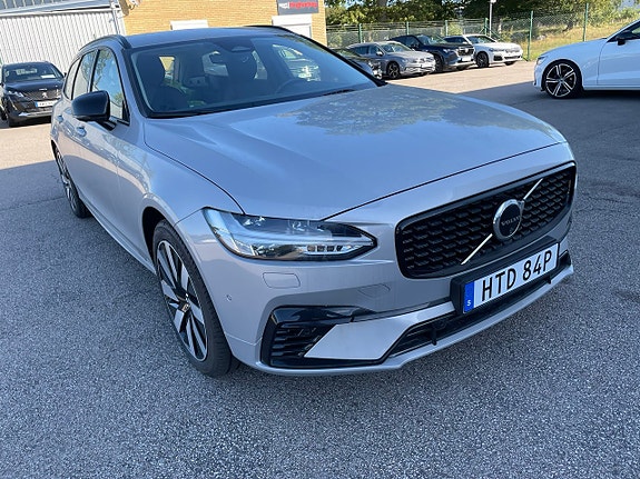 Volvo V90 2 of 5
