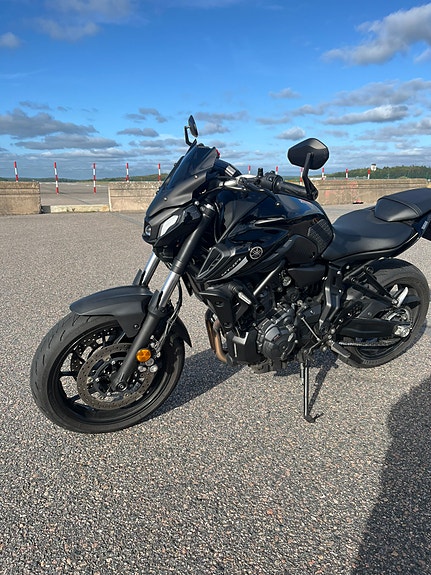 Yamaha MT-07 3 of 4