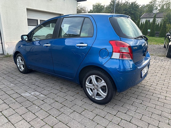 Toyota Yaris 4 of 13