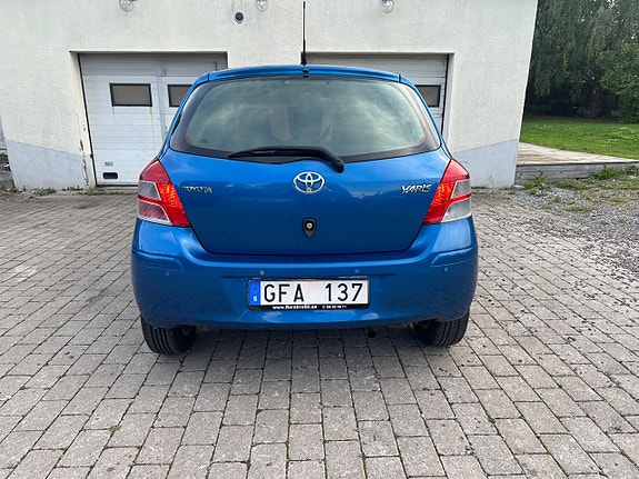Toyota Yaris 6 of 13