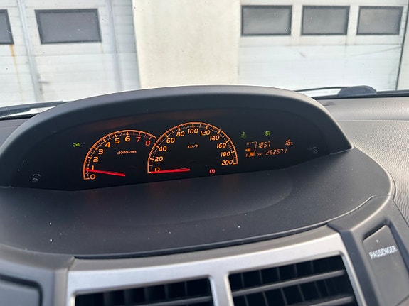 Toyota Yaris 11 of 13