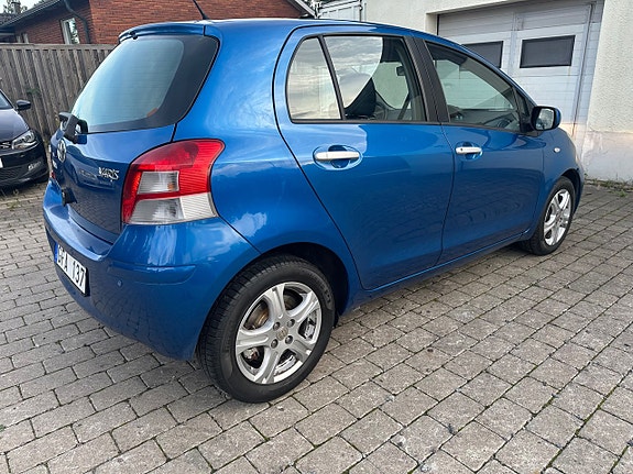 Toyota Yaris 5 of 13