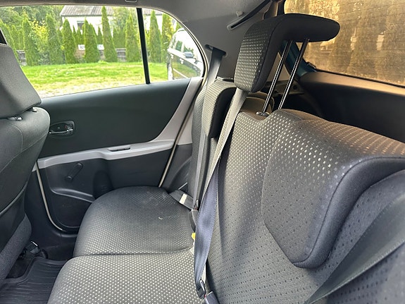 Toyota Yaris 10 of 13