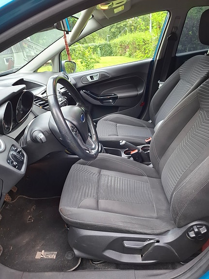 Ford Fiesta 4 of 8