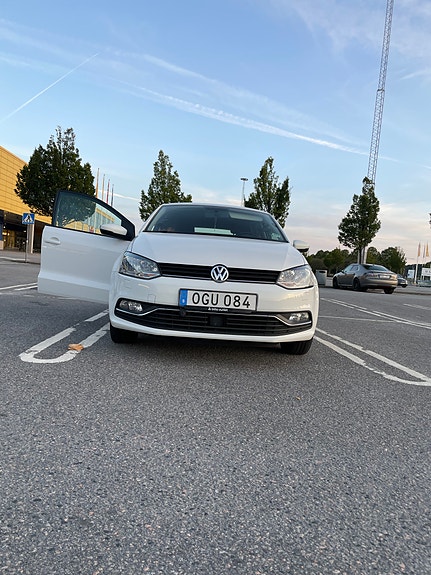 Volkswagen Polo 2 of 3