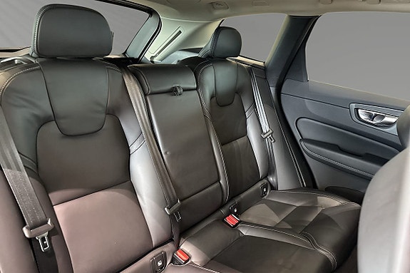 Volvo XC60 11 of 30