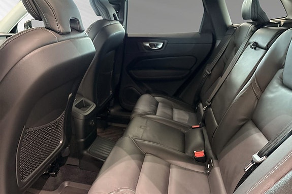Volvo XC60 8 of 30