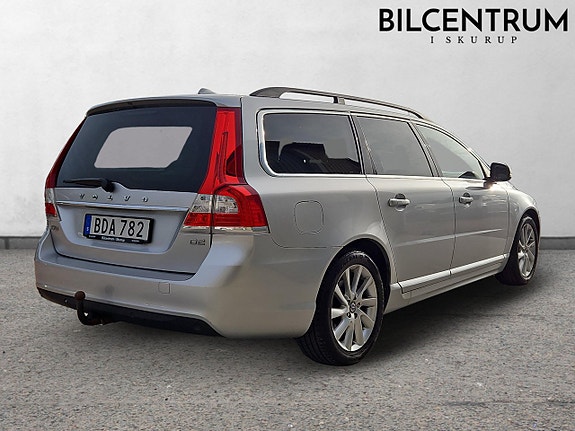 Volvo V70 3 of 8