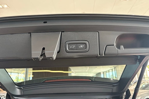 Volvo XC60 15 of 30