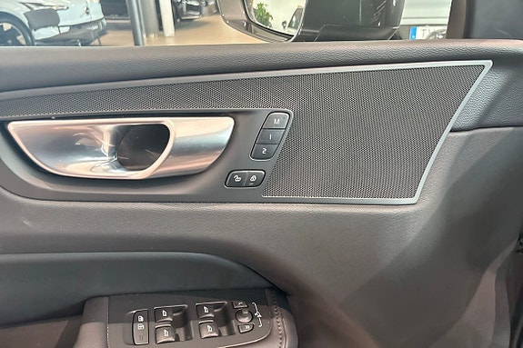 Volvo XC60 21 of 30