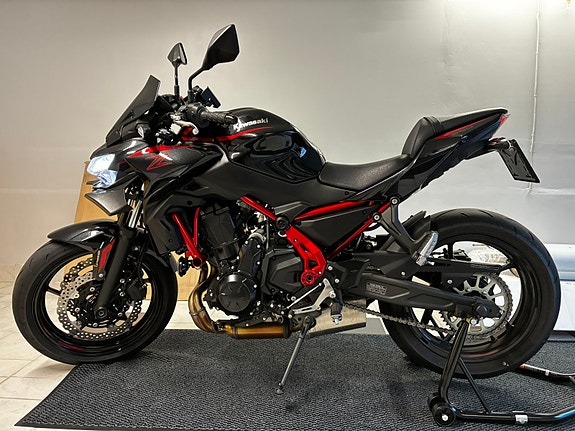 Kawasaki Z650 2 of 7