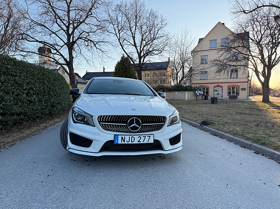 Mercedes-Benz CLA200 2 of 17