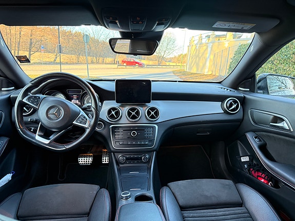 Mercedes-Benz CLA200 11 of 17
