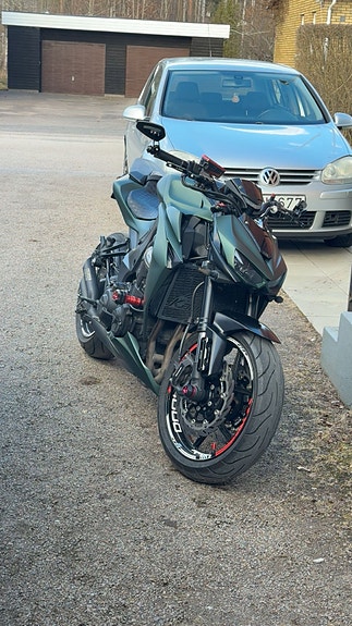Kawasaki Z1000 3 of 9