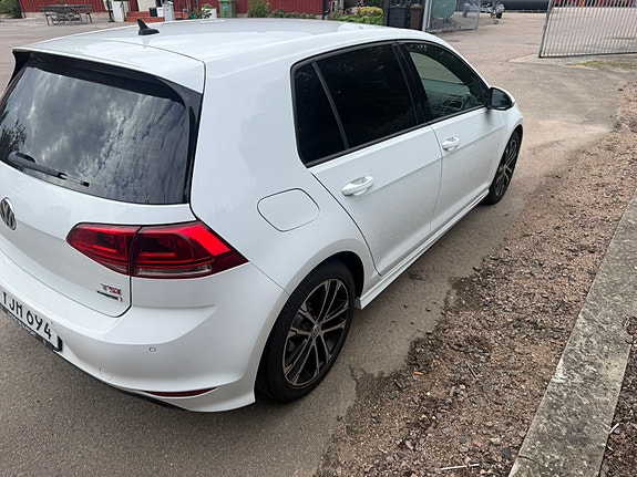 Volkswagen Golf VII 4 of 6