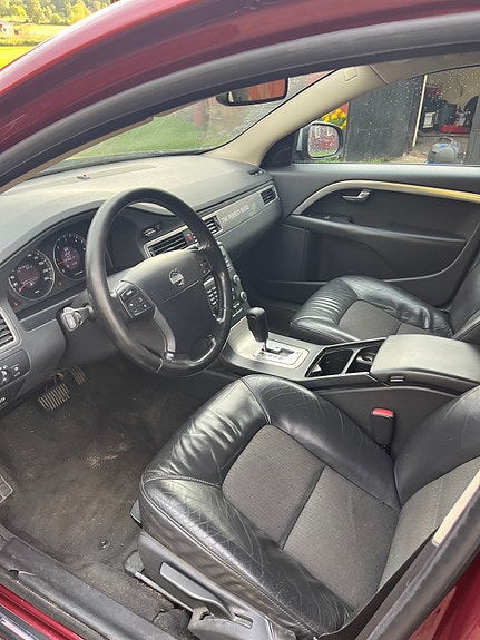 Volvo V70 8 of 12