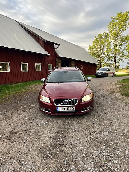 Volvo V70 3 of 12