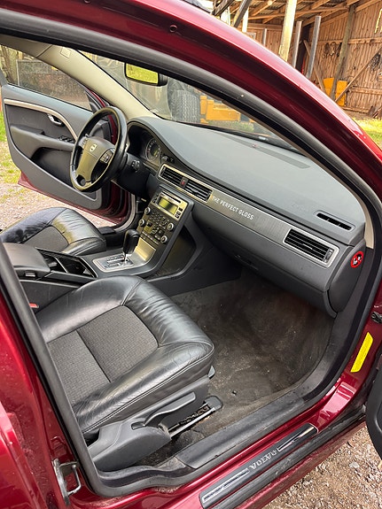 Volvo V70 12 of 12