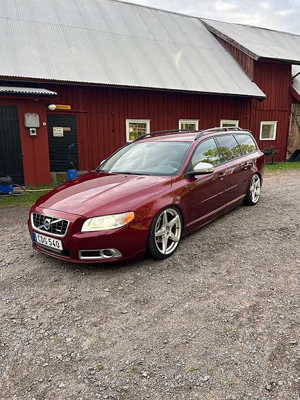 Volvo V70 2 of 12
