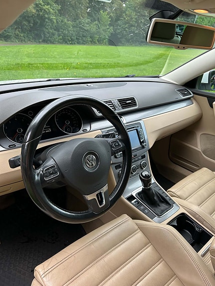 Volkswagen Passat 2 of 5