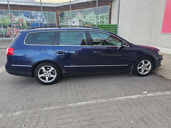 Volkswagen Passat 3 of 10