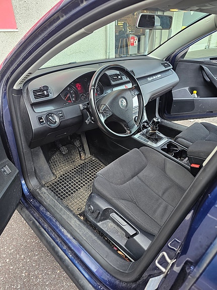 Volkswagen Passat 6 of 10