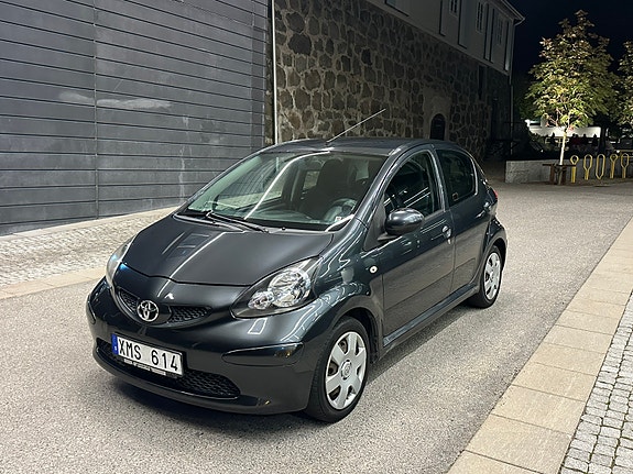 Toyota Aygo 2 of 5