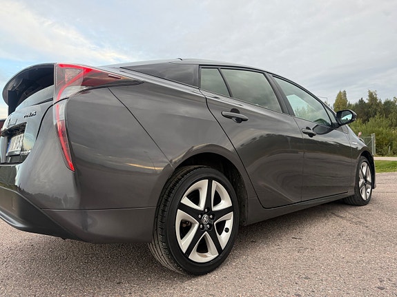 Toyota Prius 11 of 29