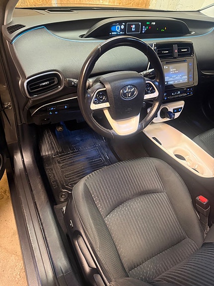 Toyota Prius 16 of 29