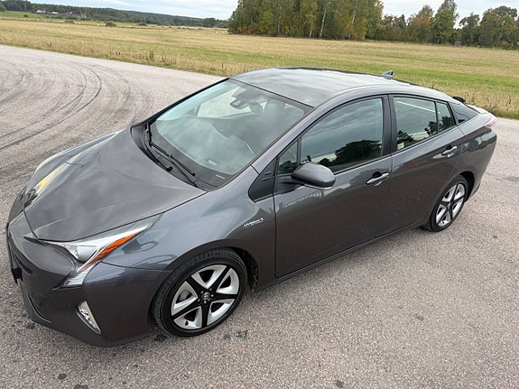 Toyota Prius 3 of 29