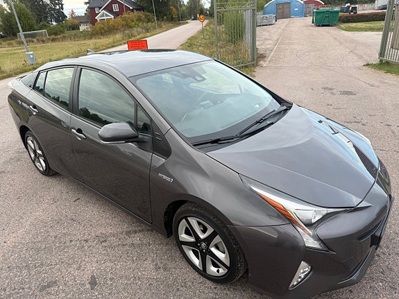 Toyota Prius 13 of 29