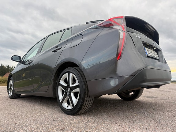 Toyota Prius 7 of 29