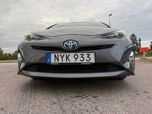 Toyota Prius 2 of 29