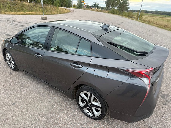 Toyota Prius 6 of 29