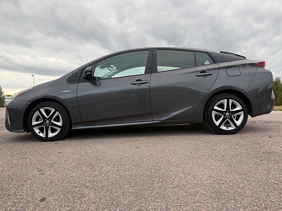 Toyota Prius 5 of 29