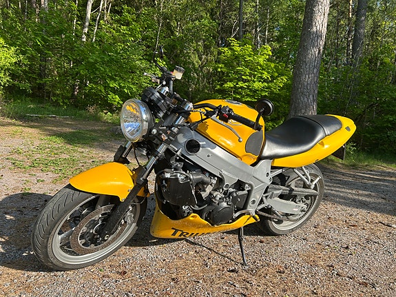Triumph TT600 3 of 4