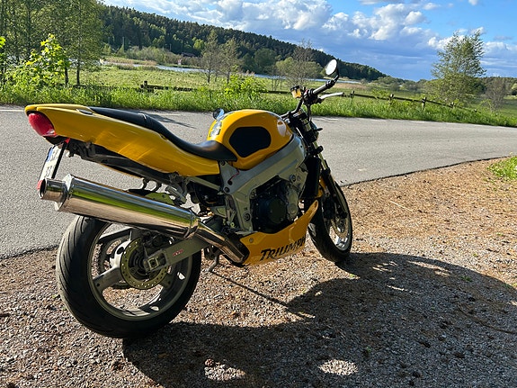 Triumph TT600 2 of 4
