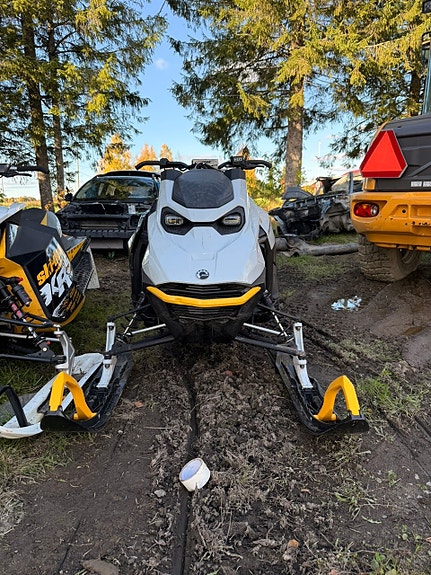 Ski-doo 4 of 8