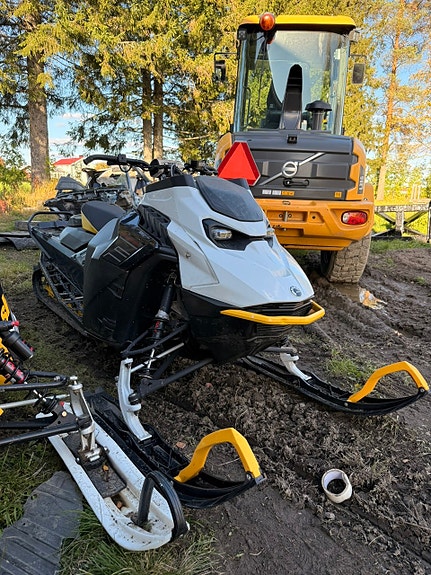 Ski-doo 3 of 8