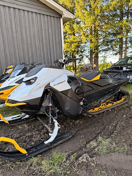 Ski-doo 2 of 8