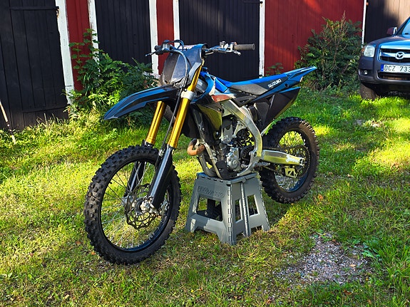 Suzuki rmz 250 2 of 11